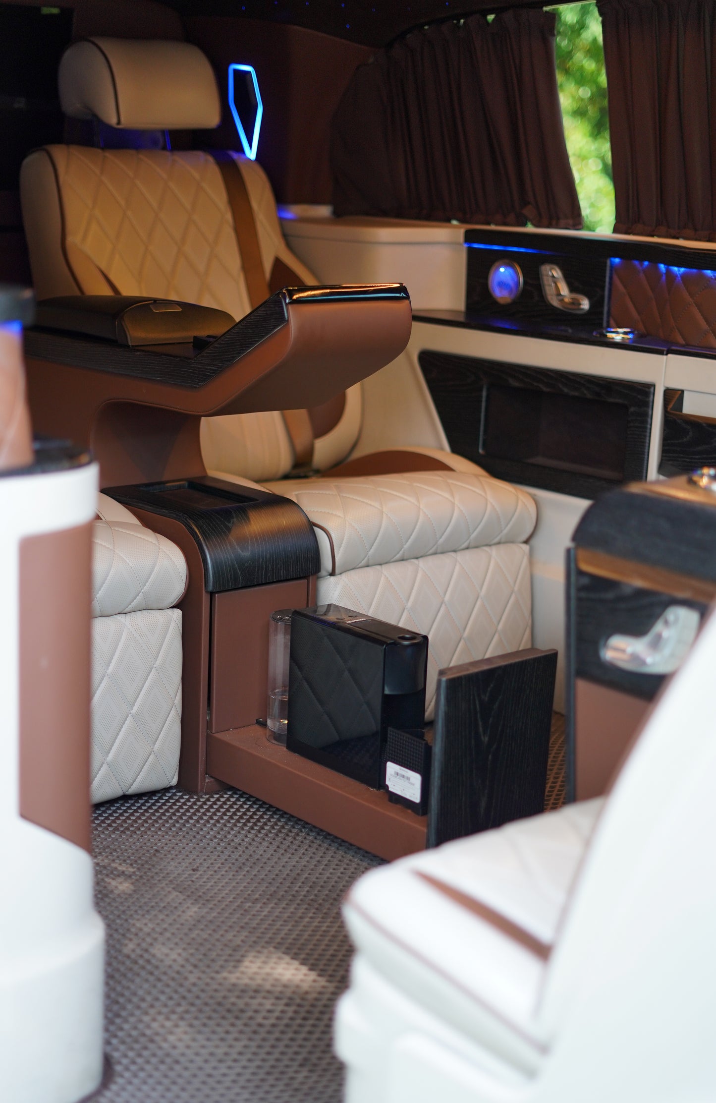 Istanbul Airports (IST or SAW) Ultra VIP Minivan Transfer