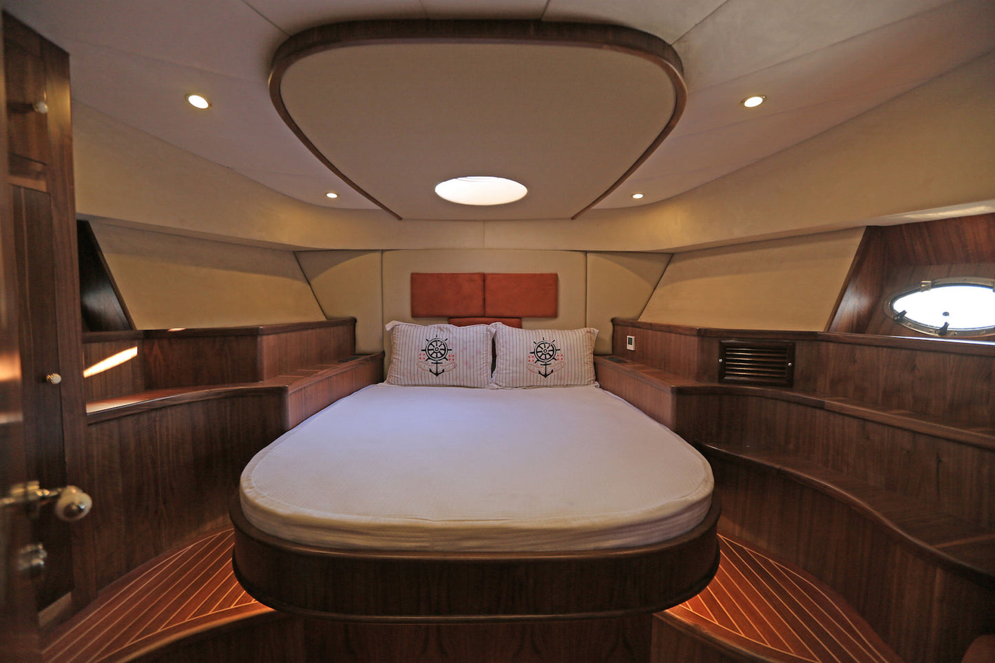 Istanbul Bosphorus Yacht Cruise (2 Hours)