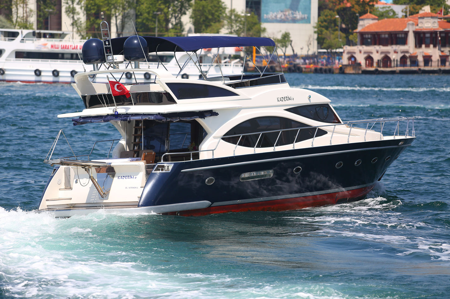Istanbul Bosphorus Yacht Cruise (2 Hours)