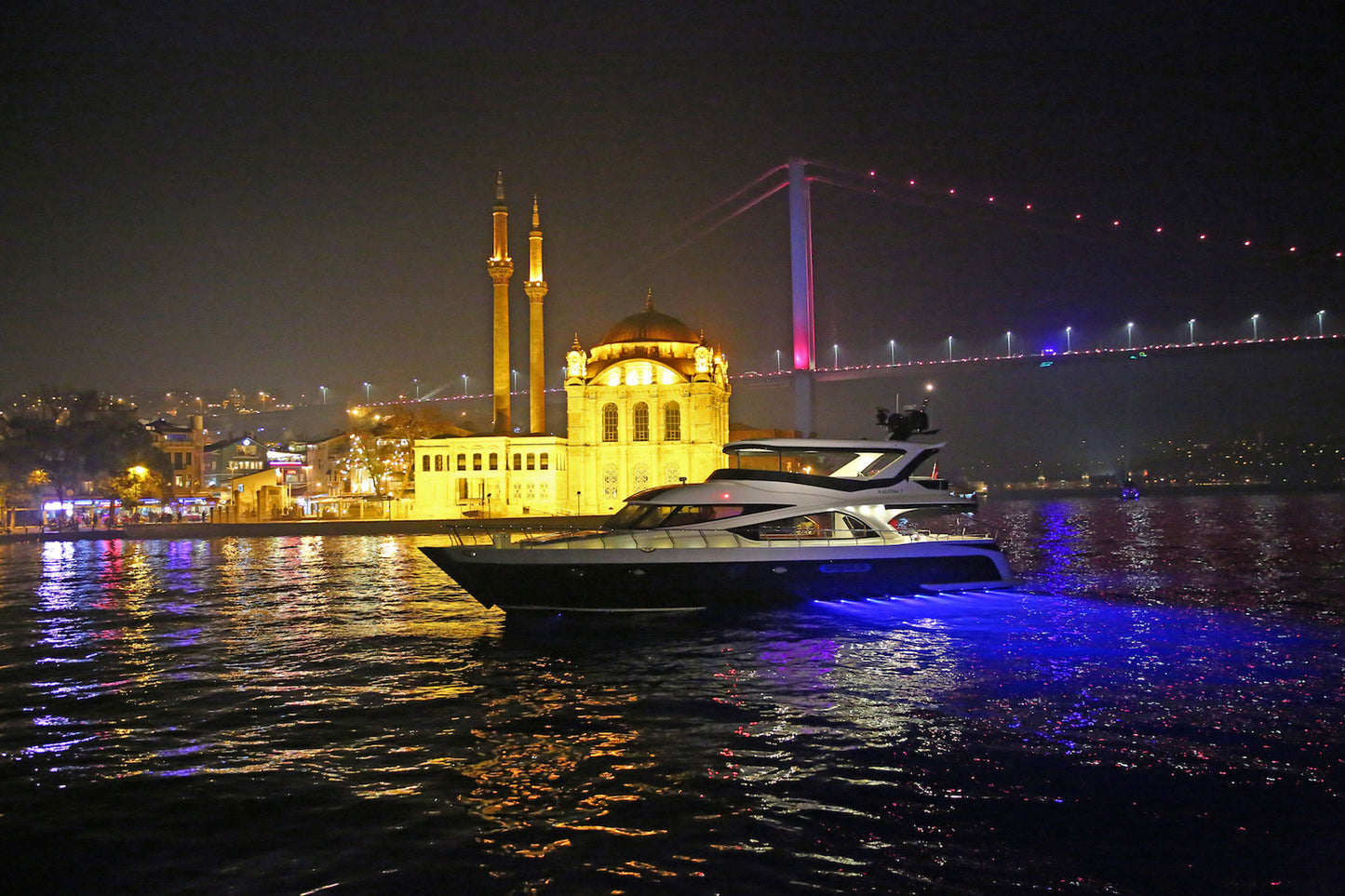 Istanbul Bosphorus Yacht Cruise (2 Hours)