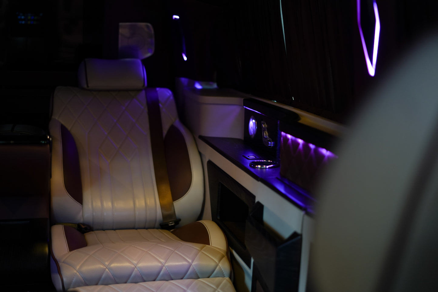 Istanbul Airports (IST or SAW) Ultra VIP Minivan Transfer